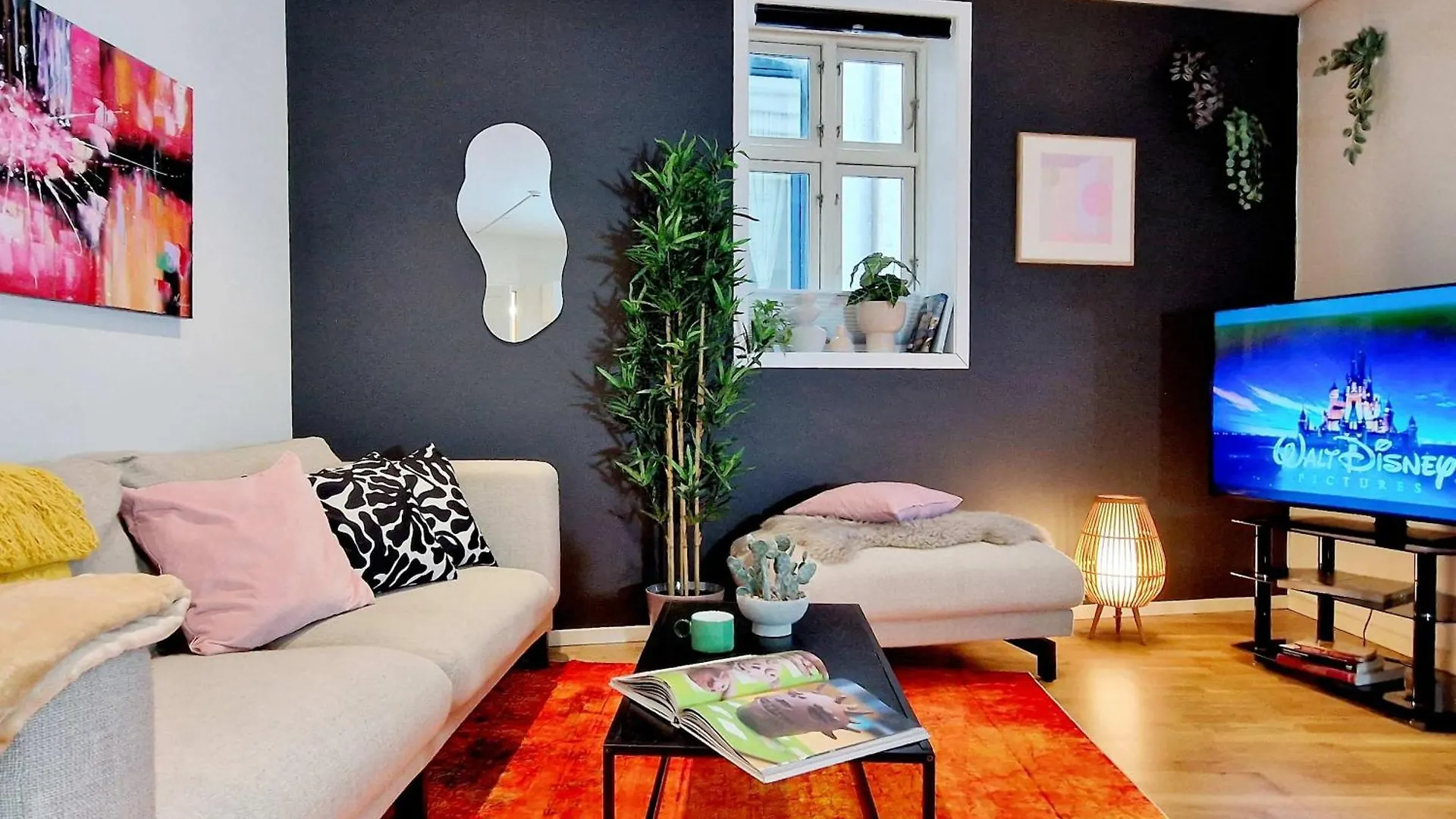 Ferienwohnung Prime Location Amazing King Bed Colorful Oasis Bergen Apartment